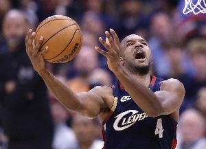 回落明显！莫布里最佳阵容评选仅获得1张第三选票 上赛季入选二阵